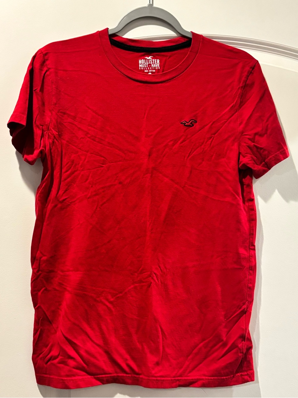 Hollister Men’s Bright Red Short Sleeve Crew Tee